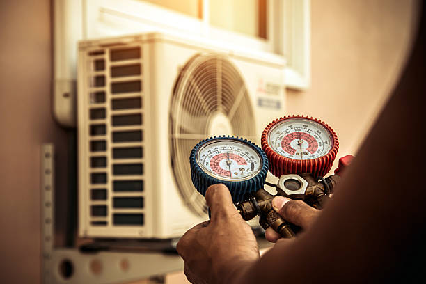 Professional Ac Installation technician working in Redwood City, CA